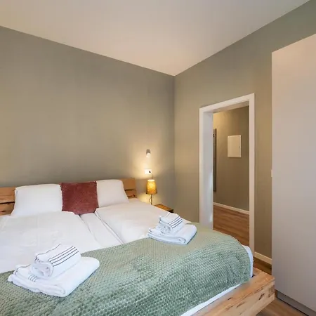 Betweenlakes Ground Fl דירה *